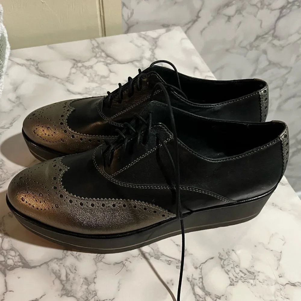 Tosca Blu Women’s Oxford Platform Shoes Size 39= 7.5US Leather Lace Up